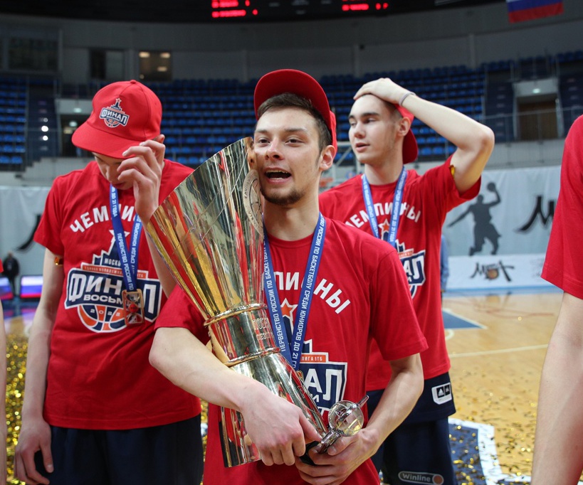 Андрей Топтунов: "Едва не бросил баскетбол из-за травм и низкого роста, а теперь выиграл Единую лигу"